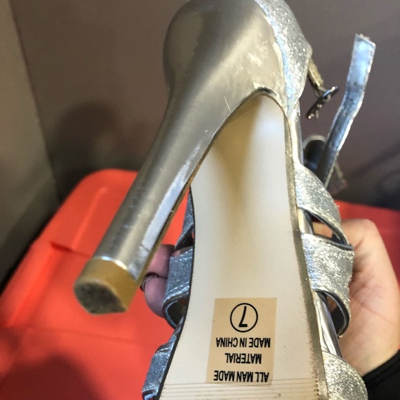 High heels - Picture 3 of 3